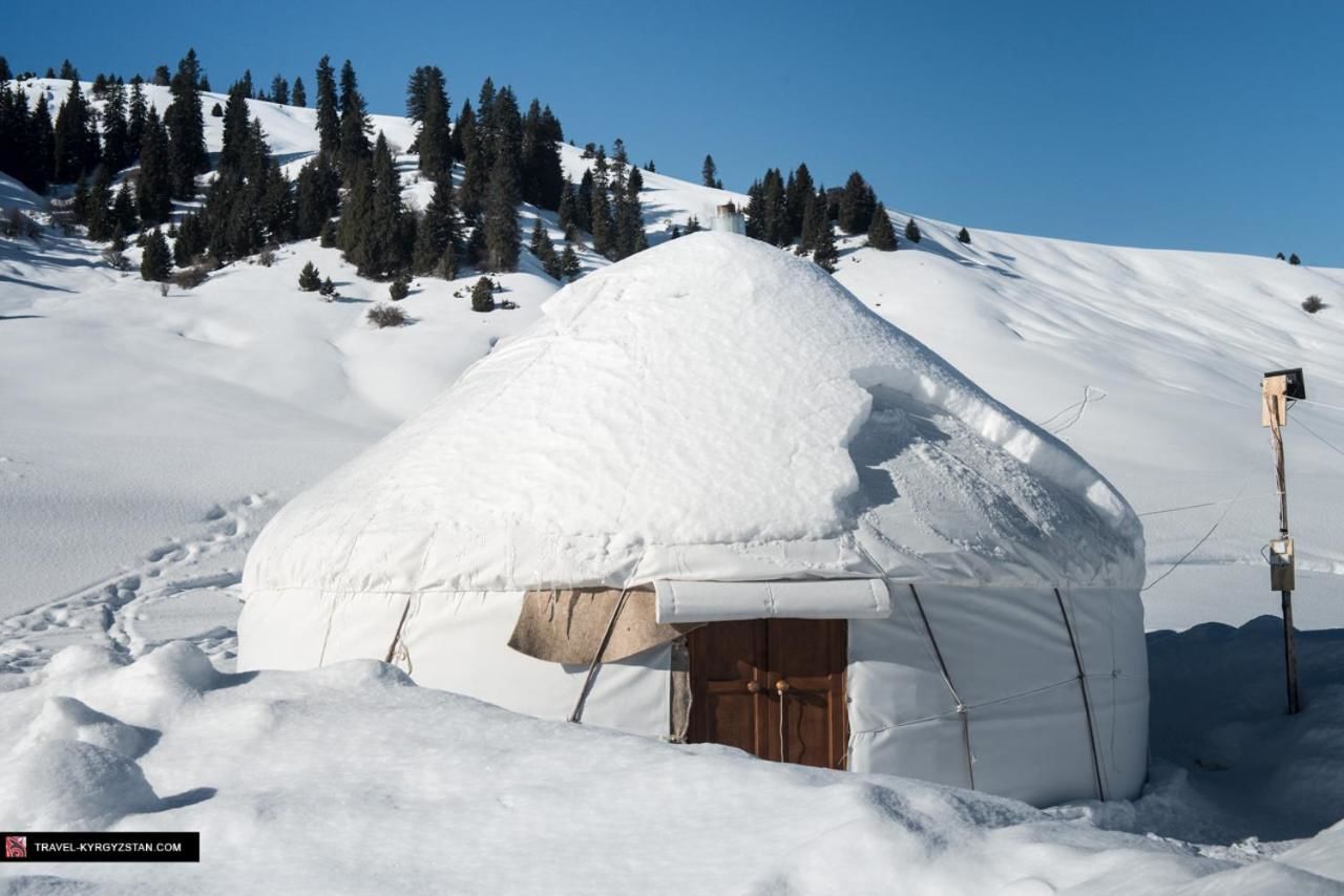 Хостелы Jyrgalan Tyup Yurt Lodge - Ski Yurt Dzhergalan-11