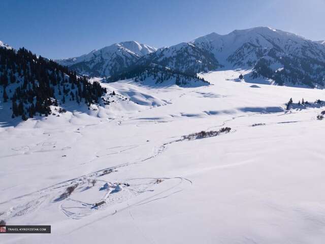 Хостелы Jyrgalan Tyup Yurt Lodge - Ski Yurt Dzhergalan-6