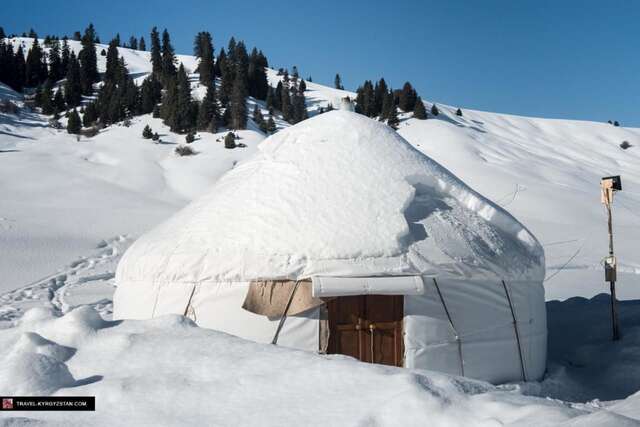 Хостелы Jyrgalan Tyup Yurt Lodge - Ski Yurt Dzhergalan-10